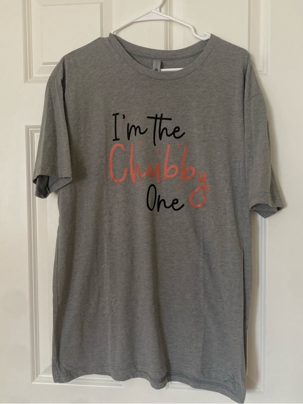 Gray Graphic Tee "I'm the Chubby One" - Pink & Black Lettering